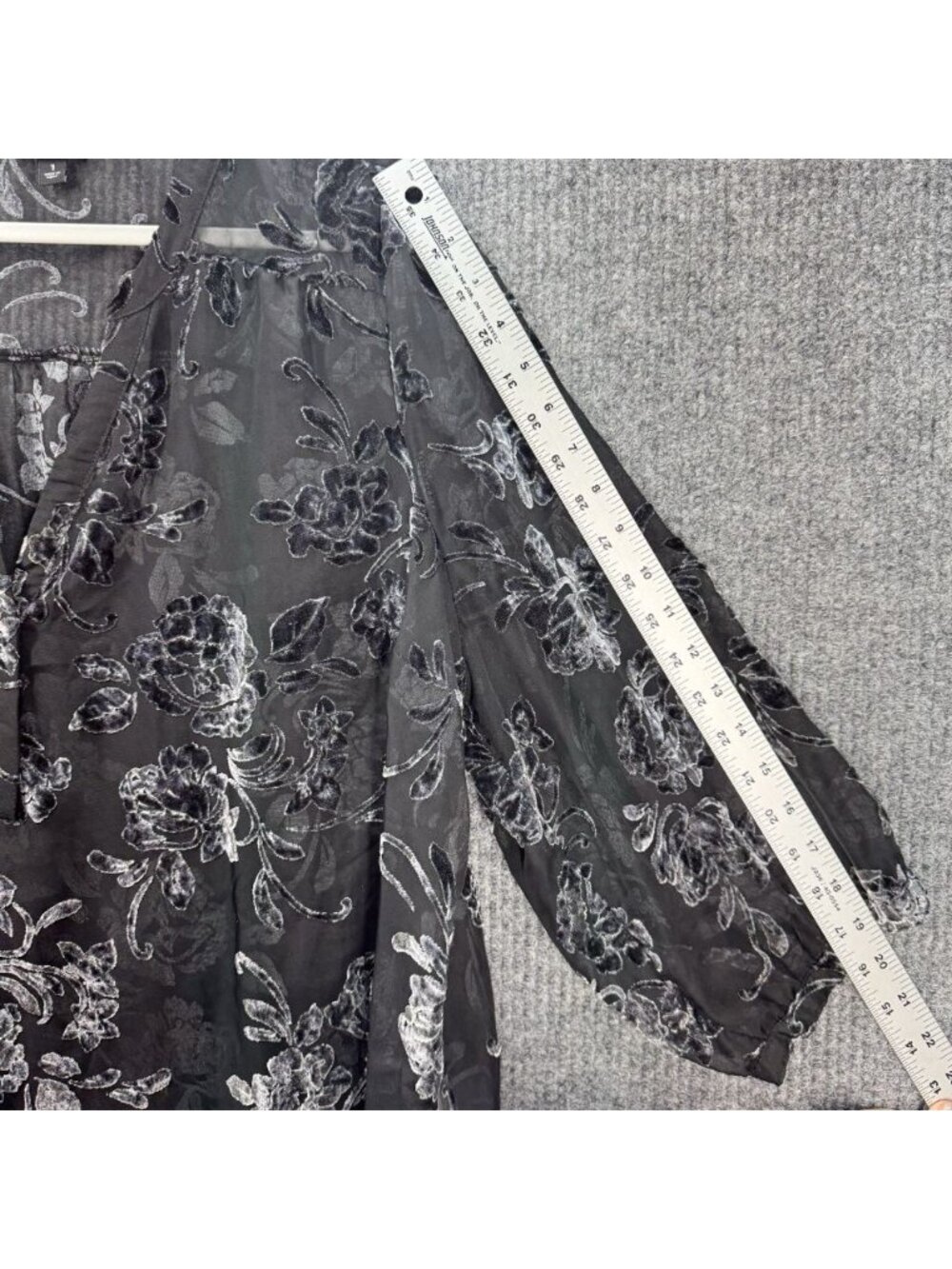 Torrid Burnout Velvet Sheer Top Womens 1 Black Floral Harper 3/4 Sleeve V-Neck - Picture 9 of 11